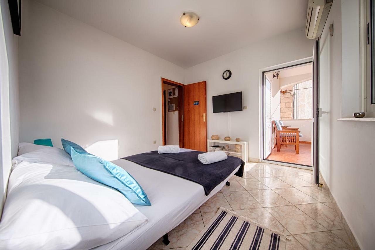 Apartments Marinkovic Комижа Экстерьер фото