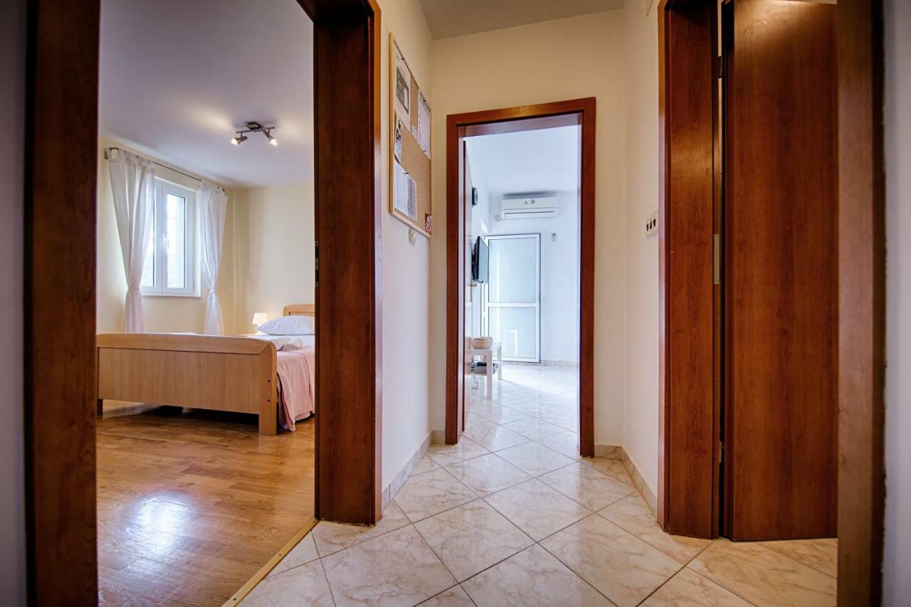 Apartments Marinkovic Комижа Экстерьер фото