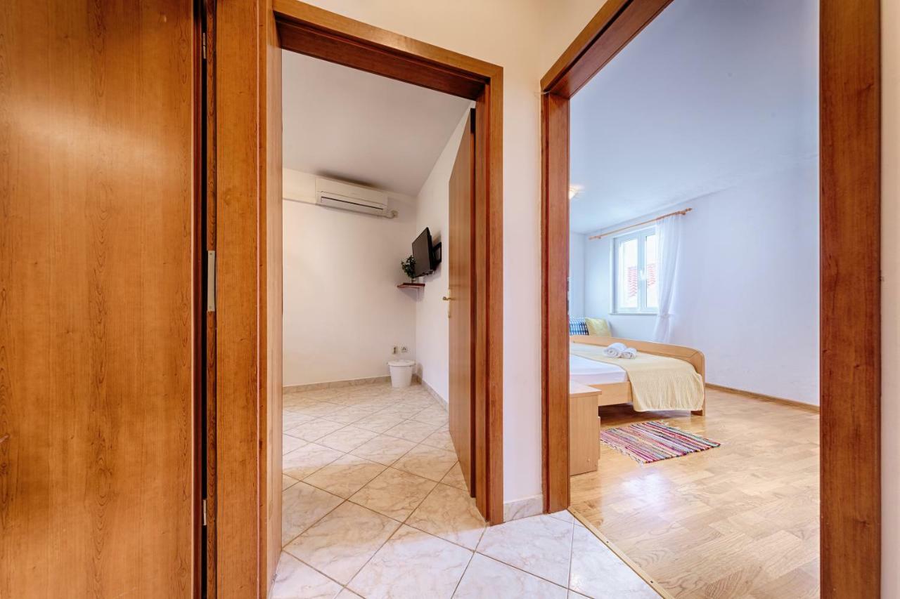 Apartments Marinkovic Комижа Экстерьер фото