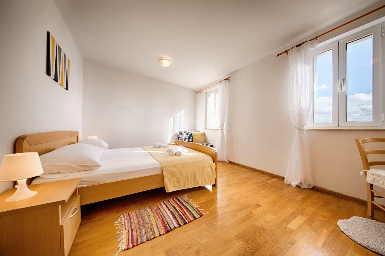 Apartments Marinkovic Комижа Экстерьер фото